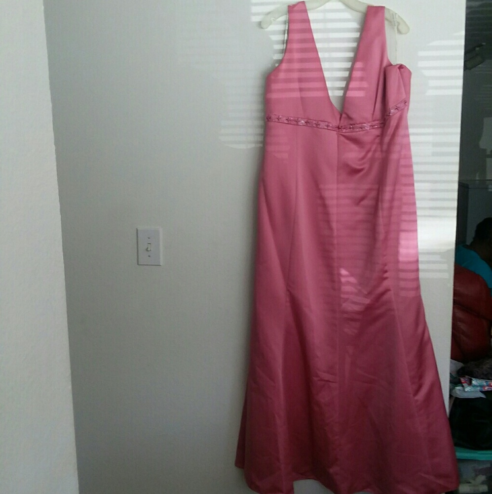 Formal Dress - Picture 2 of 7